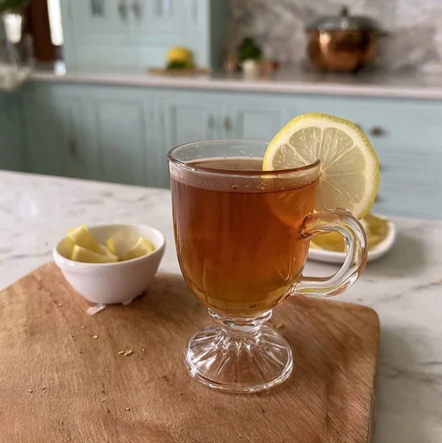 Gelatin trick recipe drink made with tea and lemon served in a clear glass cup